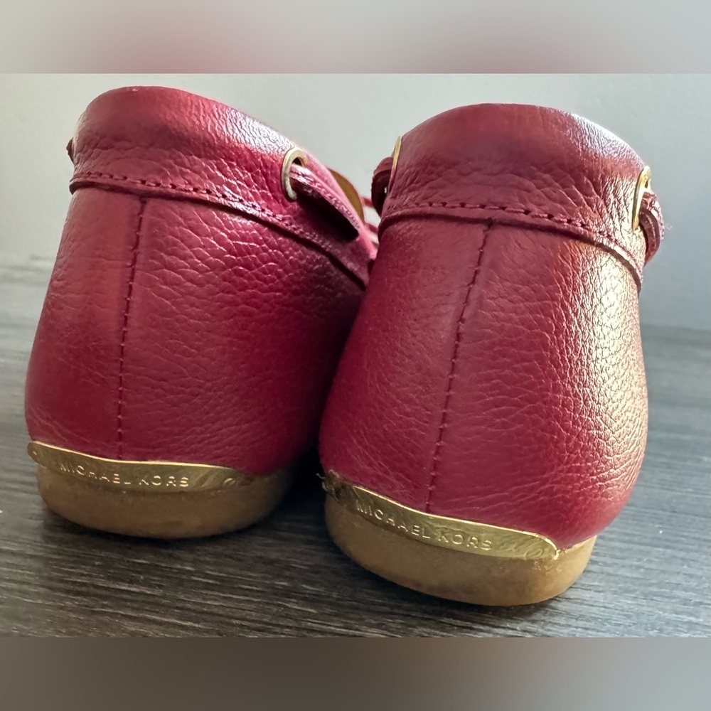 EUC Michael Kors Logo Red Leather Flat Loafers Shoes Size 8,5 M Bow - Picture 3 of 7